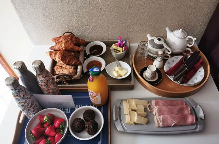 Petit déjeuner continental