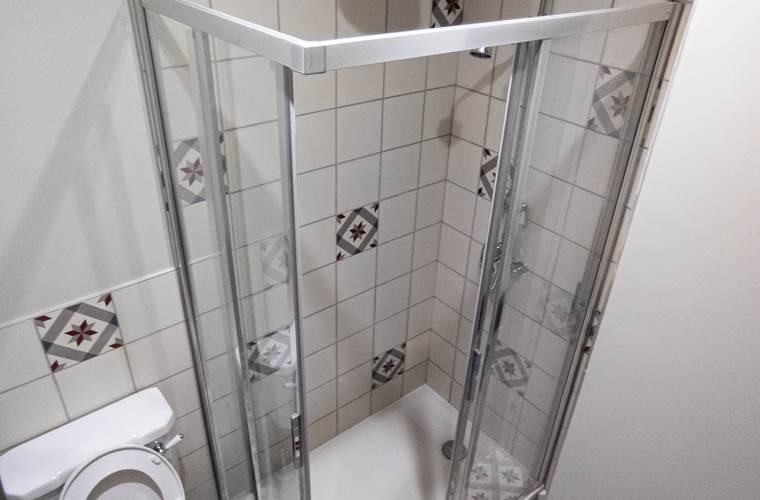 Salle d'eau attenante à la chambre