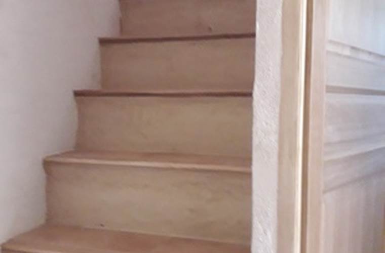 escalier du sous sol au 1er etage