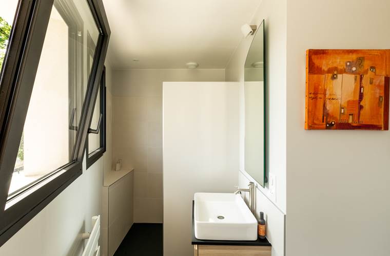 Chambre Indigo - la salle de bains © Malika Turin