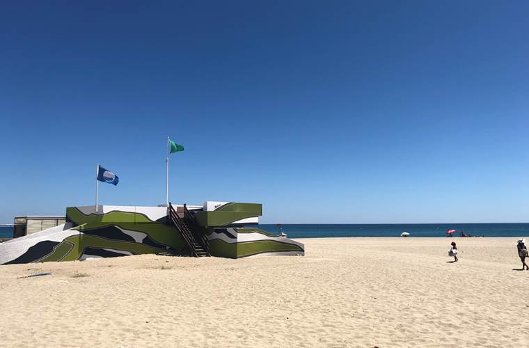 Face a Écume: le poste de secours sur la plage