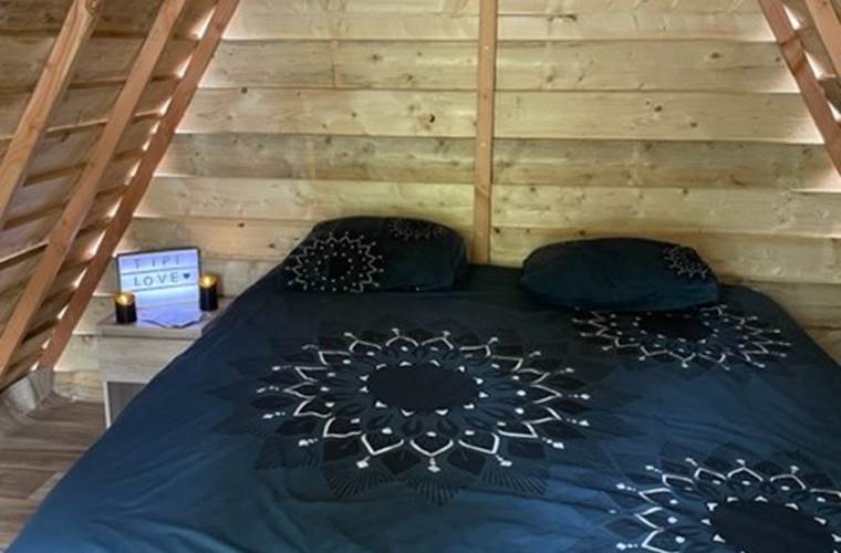 Lit en 180*200 dans le Tipi