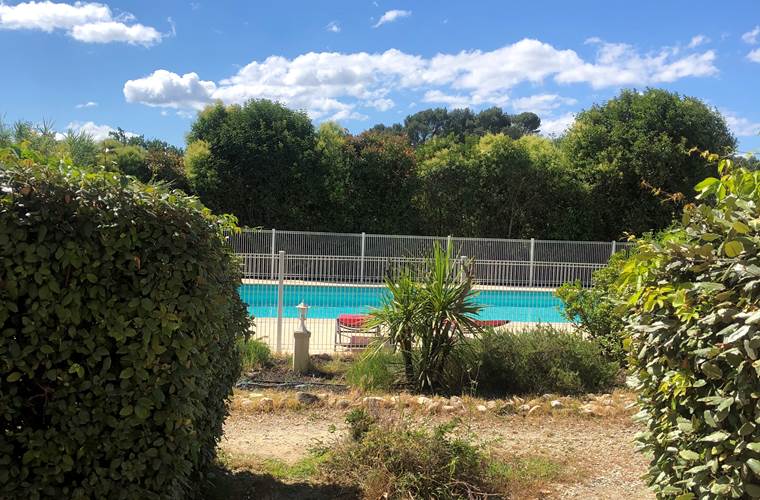 Les Mazets du Rouret - Che^ne Vert vue sur piscine chambre enfants