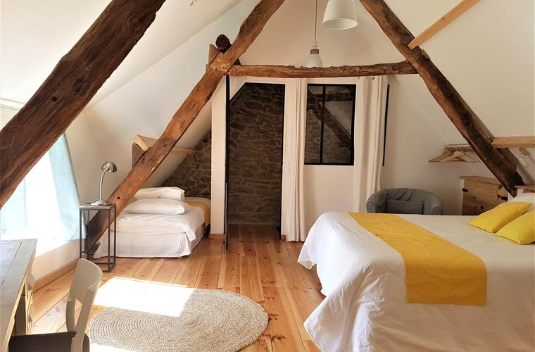 Chambre lit King Size + lit simple, étage