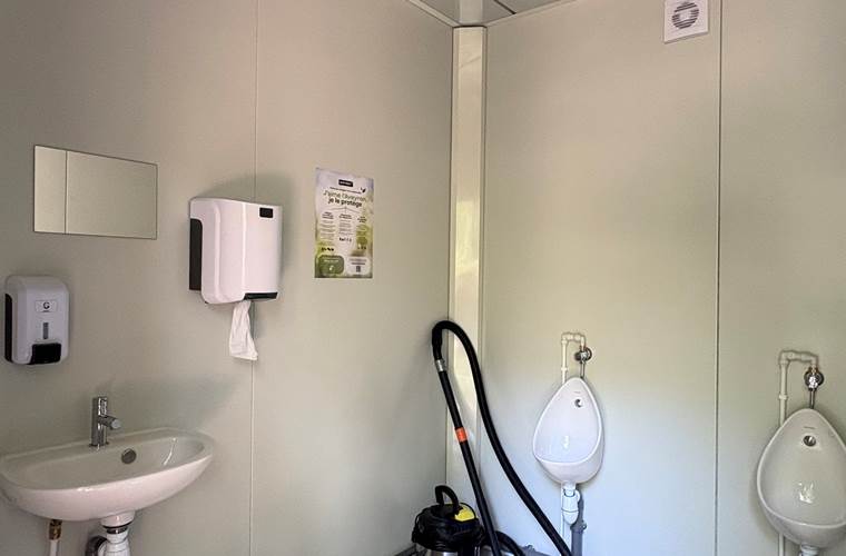 wc-Chalet-bois-famille-parc-animalier-saint-hubert-gages