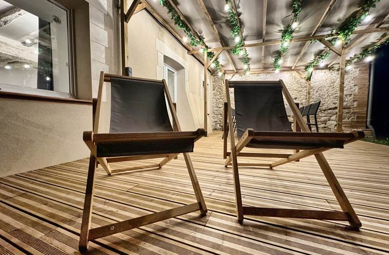 terrasse-cottage-transats-nuit-location-lauragaise.jpg
