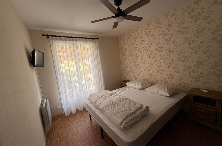 chambre-lit-160-gite-groupe-parc-animalier-rodez