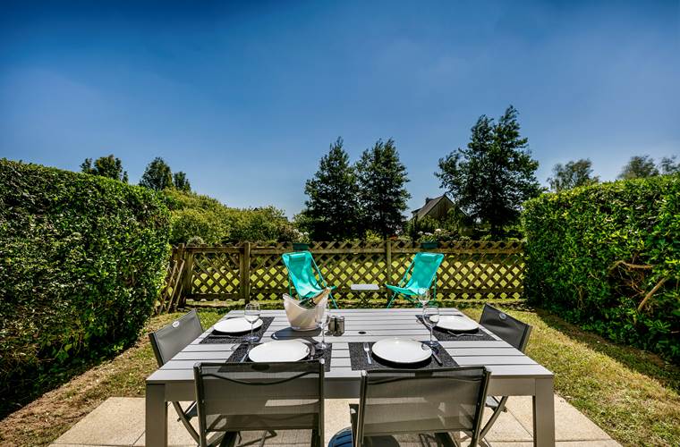 jardin_vacance_mer_finistere_pas cher_le relecq kerhuon_chien_evea garden_appartement location