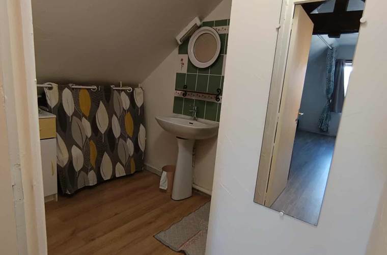 salle-de-douche-chaumiere-gite-sarthe-6-personnes