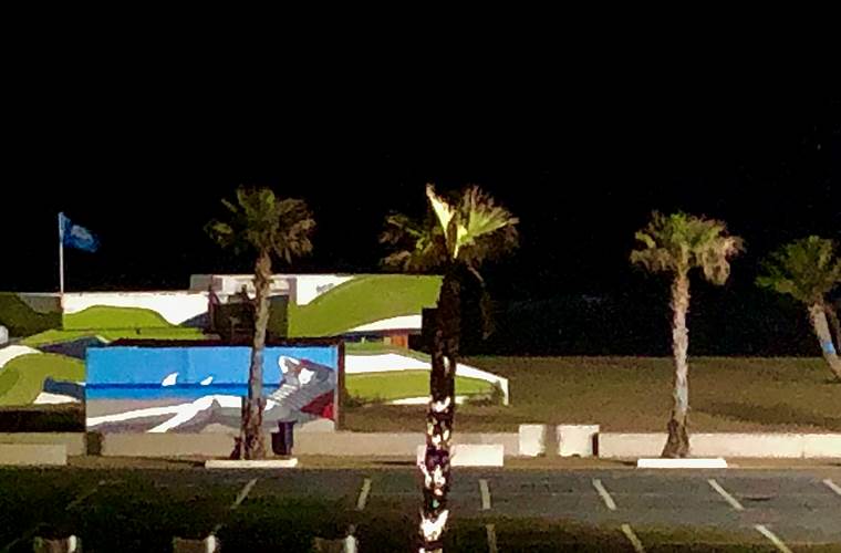 LA PLAGE BY NIGHT