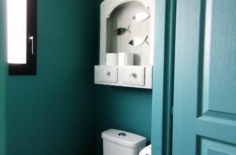 wc séparés dans la chambre