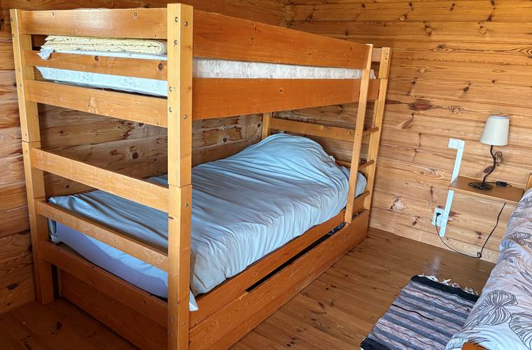 Chalet-bois-famille-enfant-parc-animalier-saint-hubert-gages-aveyron
