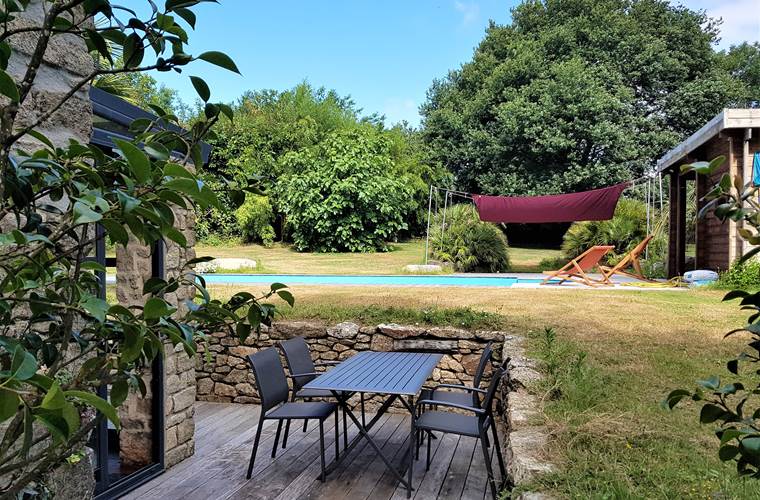 Entrée gîte chaumière, mobilier de jardin