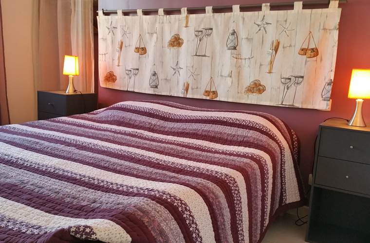 Chambre lit double gîte MICOCOULIER