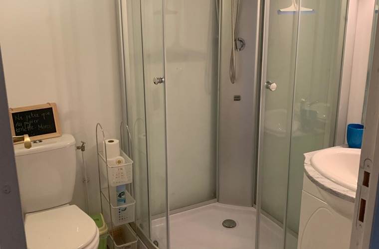 Shower Room in Poppies