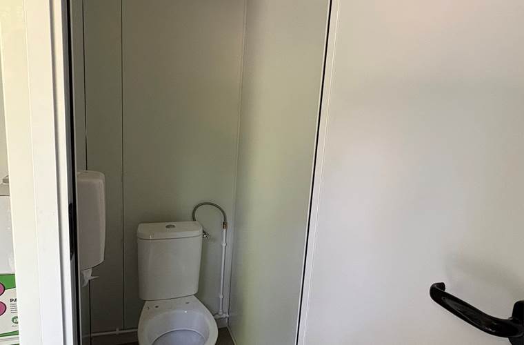 toilette-Chalet-bois-famille-parc-animalier-saint-hubert-gages