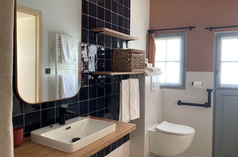 Chambre-Maisonnette-sdb pmr-Maison-Chemin-chambres-d-hotes-Amboise-Touraine-Centre-Val-de-Loire