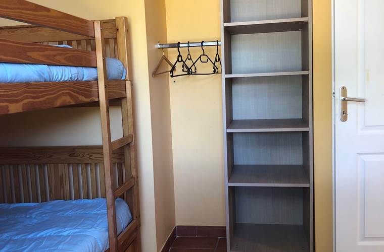 Les Mazets du Rouret - chambre enfants dressing