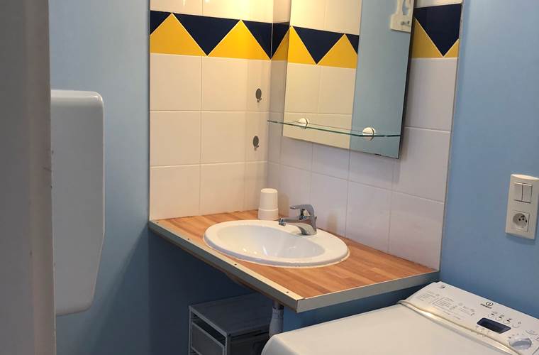 Les Mazets du Rouret - salle d'eau machine à laver le linge