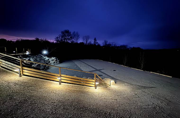 parking-eclaire-gite-le-cottage-nuit-location-lauragaise.jpeg