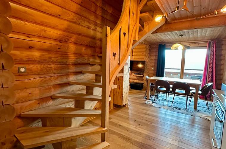 Duplex Chaleureux et confortable tout en rondins de bois