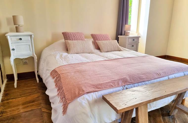 cottage-chambre-douceur-parquet-location-lauragaise.jpg