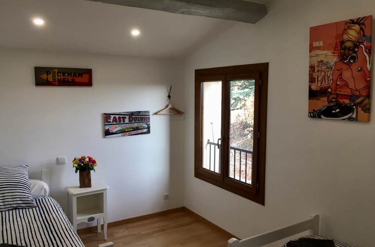 Chambre du monde 2 lits 90X200 et un lit 90X190 au Cellier des Amis