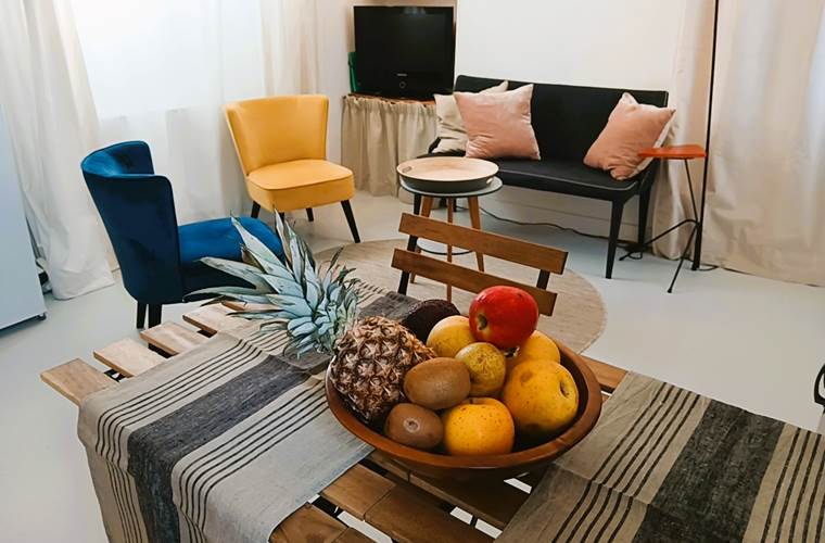 Coin repas et coin salon