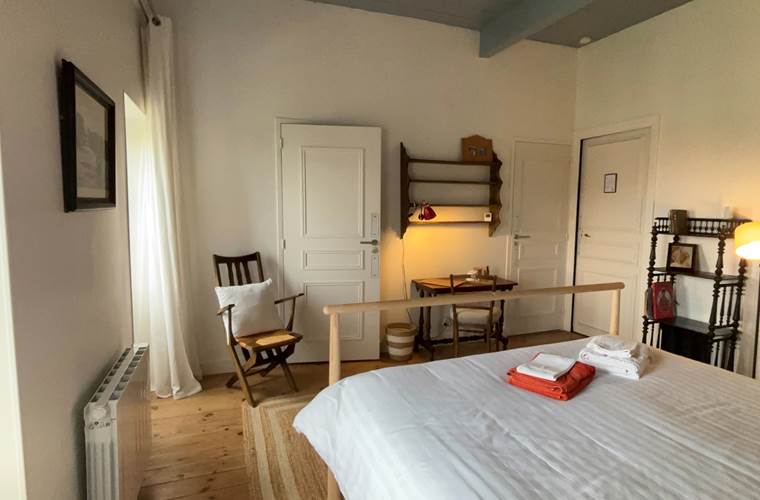 Chambre Sinagot vue sur jardin et mer