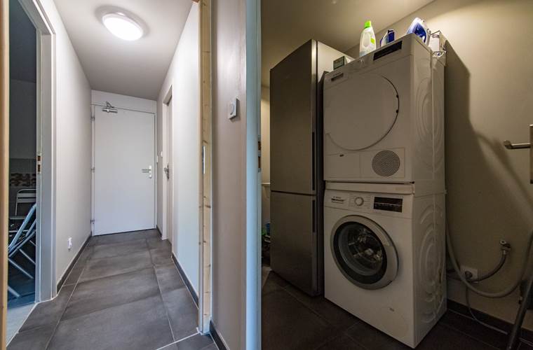 La buanderie - lave linge- sèche linge - réfrigérateur congélateur supplémentaire