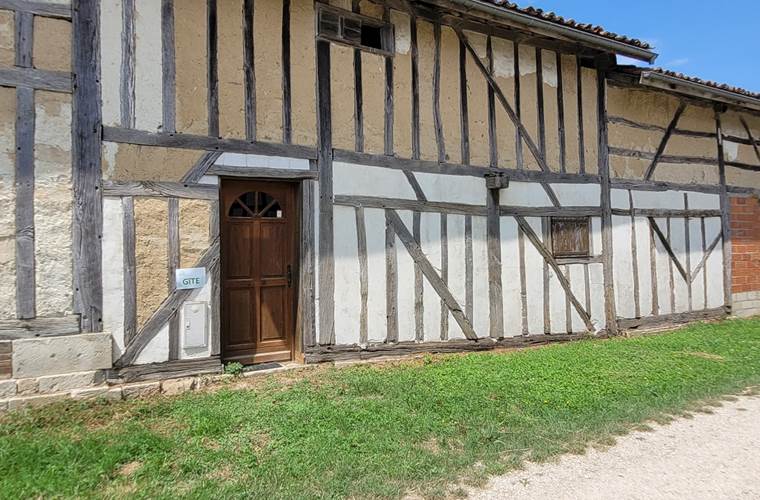 entrée gite et parking gite