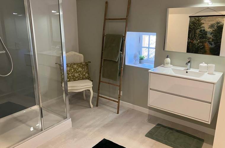 Salle de bains privative Chambre Cilaos