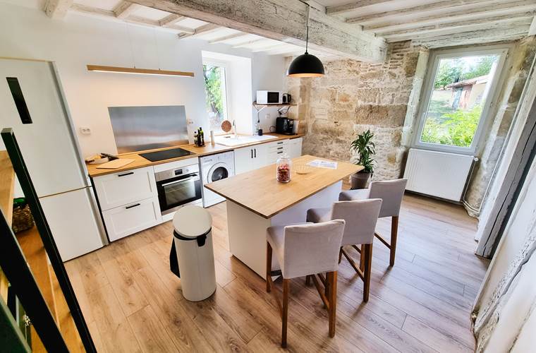 cuisine-gite-le-cottage-mur-pierre-location-lauragaise.jpg