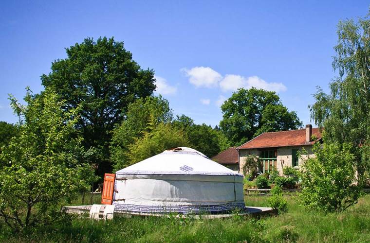 Le campement de yourtes mongoles traditionnelles