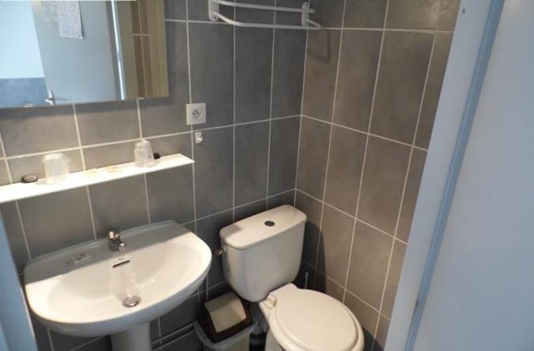 salle de bain chambre triple