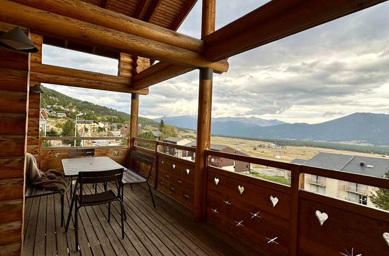 Grande terrasse couverte avec vue sur le lac