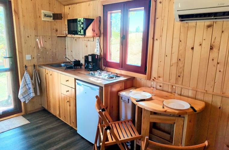table pouvant être dépliée pour 4 personnes