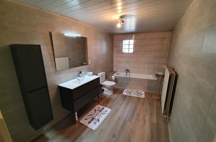 La grande salle de bain