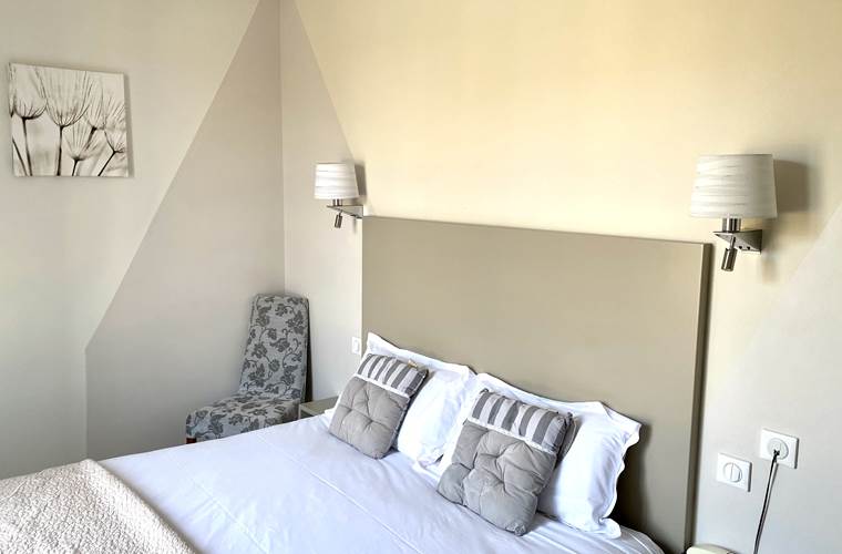 Chambre 14 Hôtel des Bains Figeac
