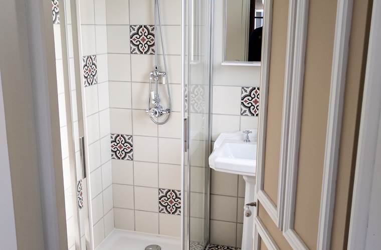 Salle d'eau attenante à la chambre
