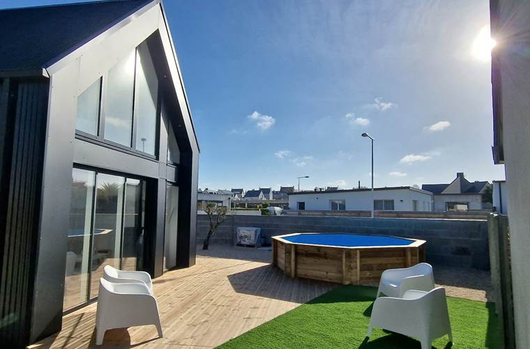 La Portsallaise côté piscine, avec les extérieurs encore en travaux (fin prévue courant avril).