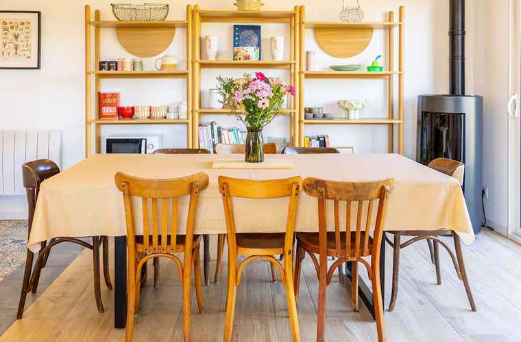 La Bergeronnette - table à manger poêle à granulé