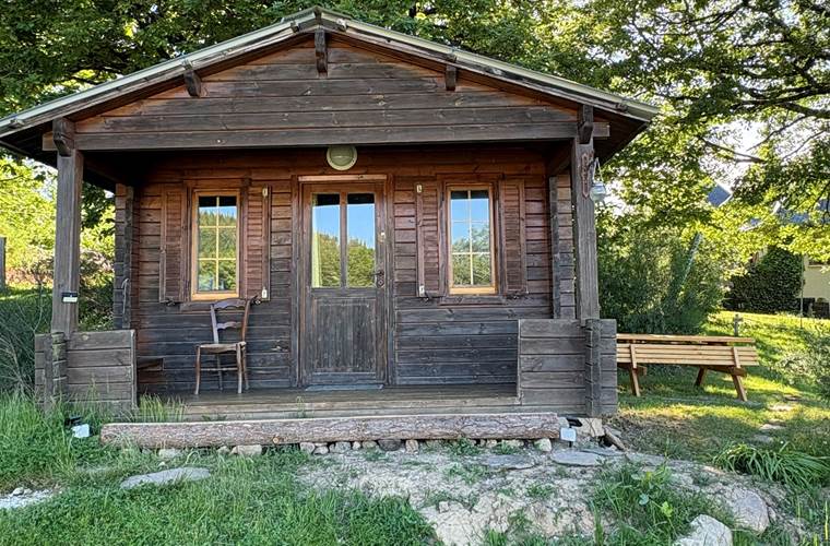 Chalet-cerf-bois-famille-parc-animalier-saint-hubert-gages