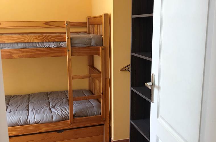 Les Mazets du Rouret - chambre enfants dressing
