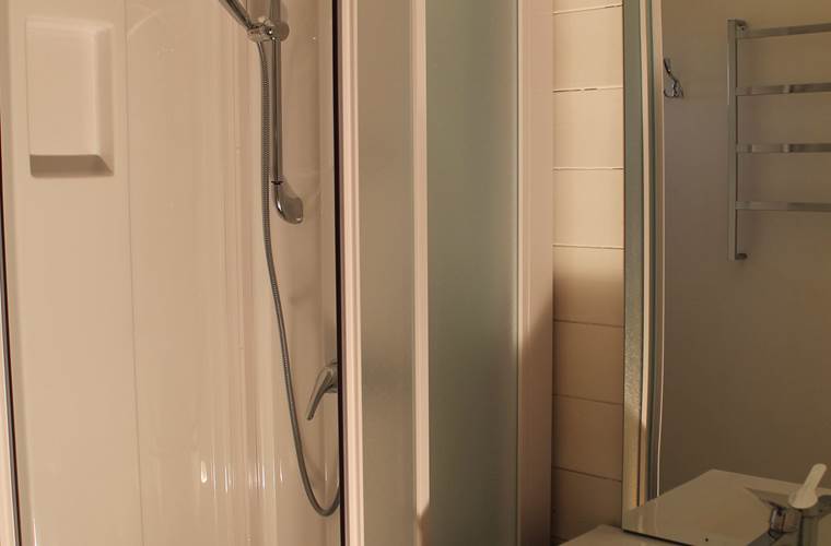 LE-HAMEAU-DES-GENÊTS-Chalet-4-Personnes-Salle-De-Bain