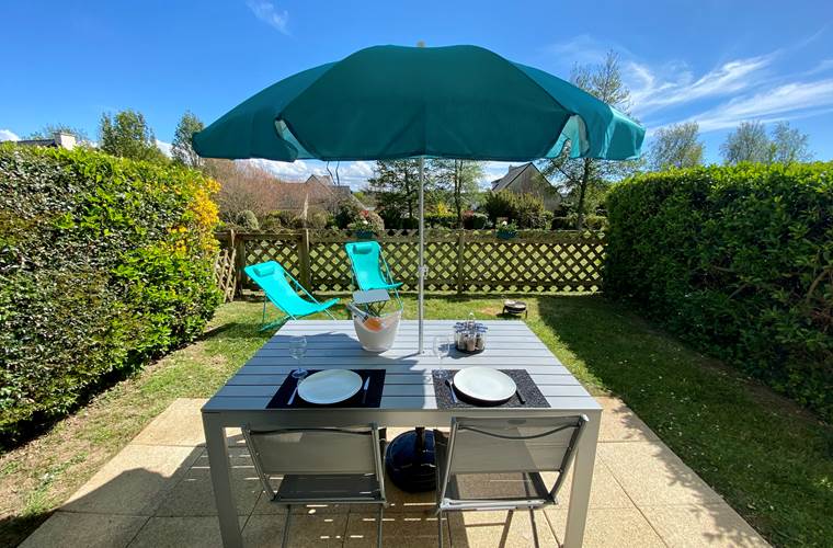 jardin_vacance_mer_finistere_pas cher_le relecq kerhuon_chien_evea garden_appartement location