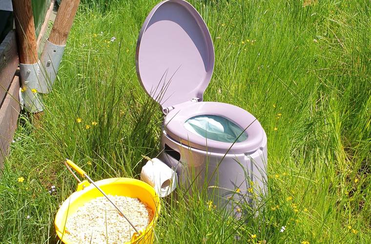 t4 toilette sèche et sciure