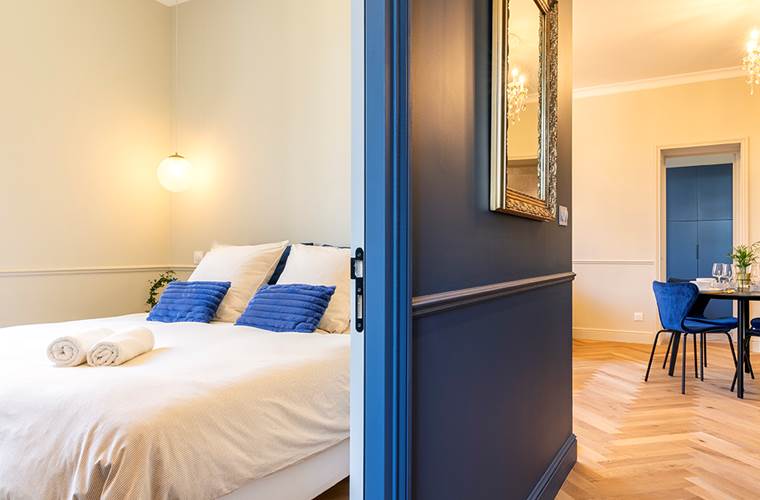 L'entrée et la chambre