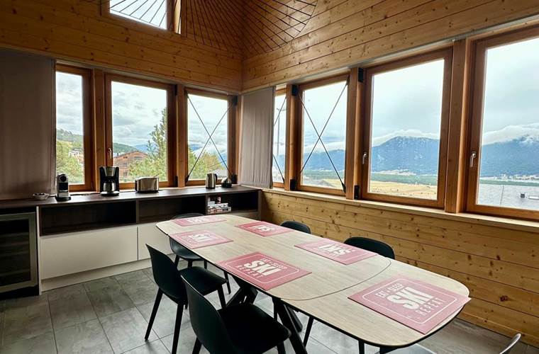 Grand chalet avec vue sur le lac de Matemale et les Montagnes