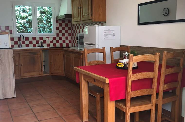 Les Mazets du Rouret - coin repas cuisine